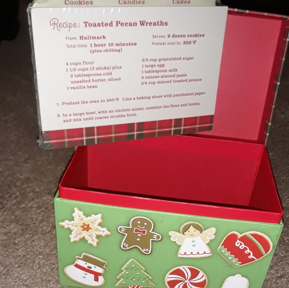 HALLMARK Recipes..box 6.5 × 4 1/4 in..Green/Red